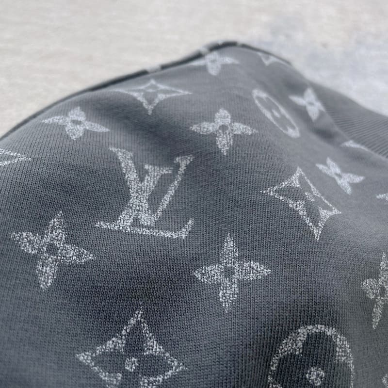 134f66ad.jpg LV T-shirt Gradient Cotton Grey