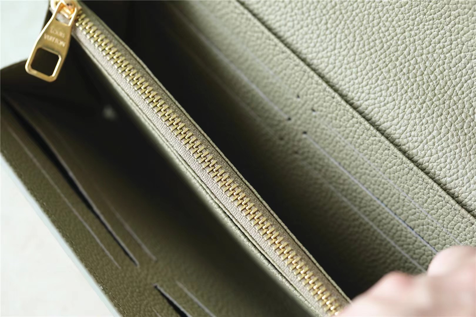 1e236b0c.jpeg ZIPPY WALLET