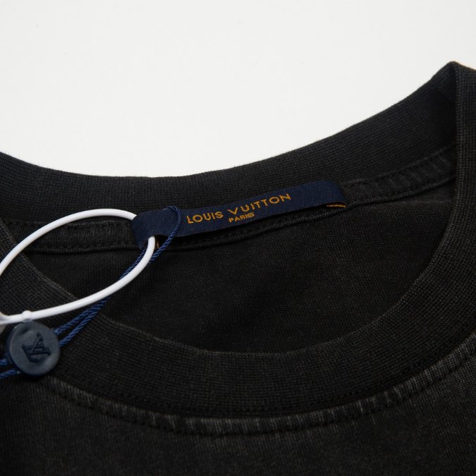 LV T-shirt Black Distressed Logo