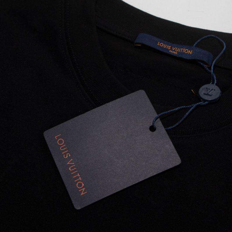 3-234.jpg LV T-shirt