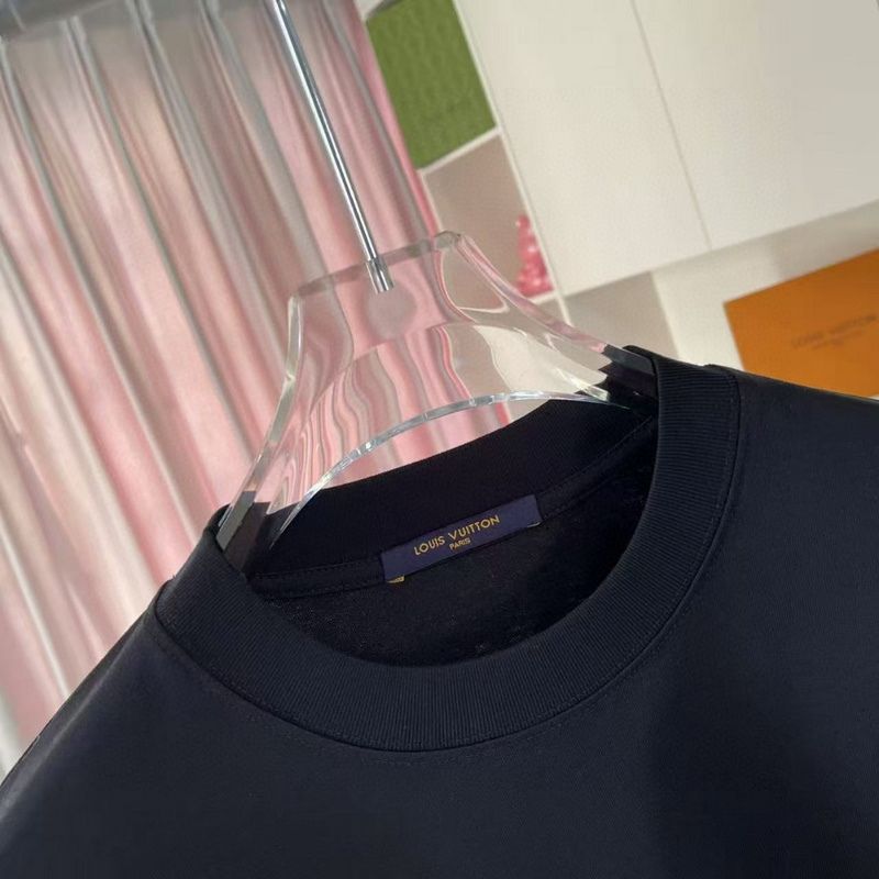 3-356.jpg LV T-shirt