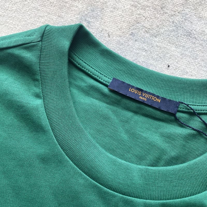 37d277c0.jpg LV T-shirt SE Monogram Gradient Green