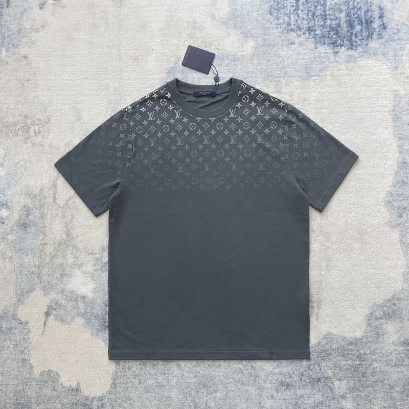 384682d8.jpg LV T-shirt Gradient Cotton Grey