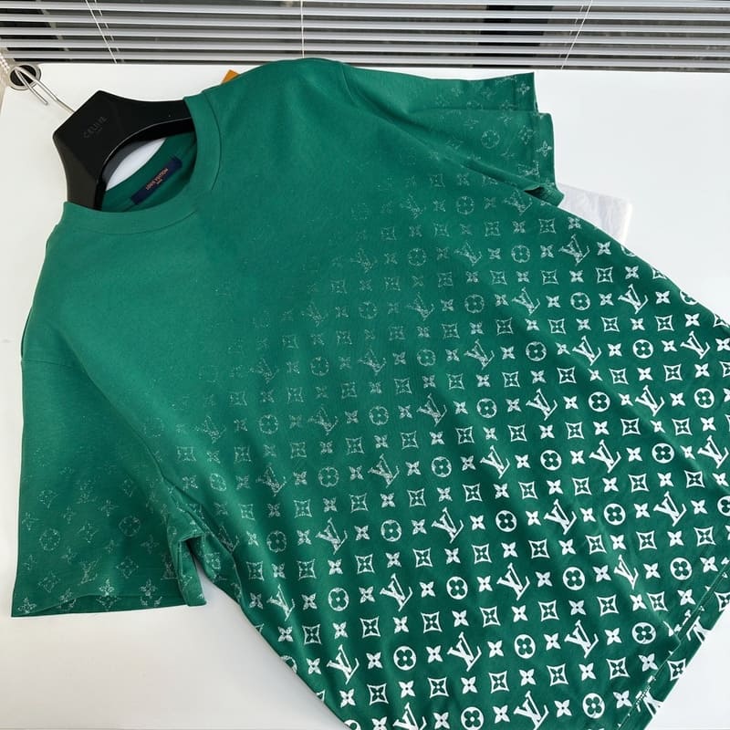 46ccae39.jpg LV T-shirt SE Monogram Gradient Green