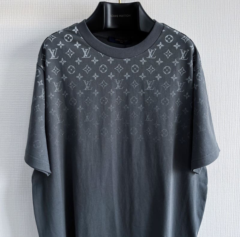 69ed5311.jpg LV T-shirt Gradient Cotton Grey