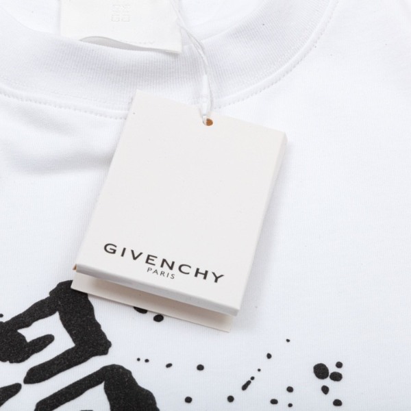 7-74-1.jpg GVNCHY T-Shirt
