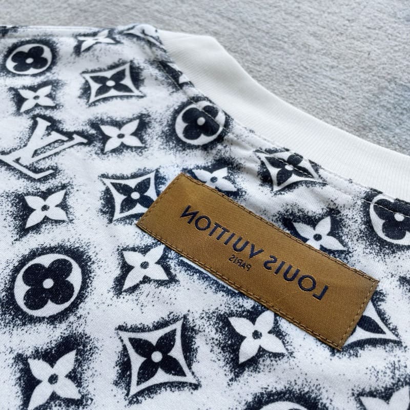 887fcda6.jpg LV T-shirt Monogram White Deep Black