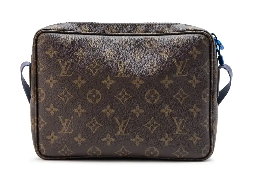 Louis-Vuitton-Messenger-Monogram-Outdoor-PM-Brown-Blue-Studio-2.webp SHOULDER BAG