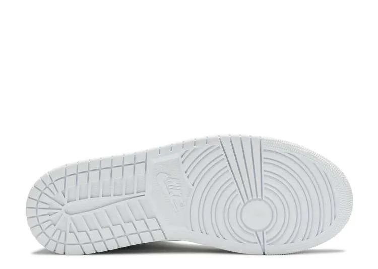 air-jordan-1-mid-triple-white-3.webp AIR JORDAN 1 MID ‘TRIPLE WHITE’
