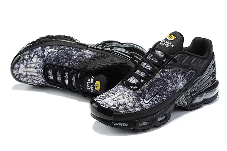 air-max-plus-tn-3-black-graphic-2.webp AIR MAX PLUS TN 3 ‘BLACK GRAPHIC’