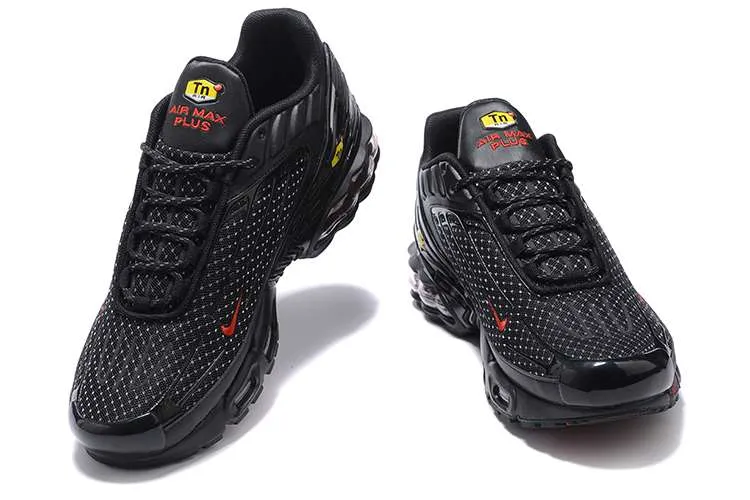 air-max-plus-tn-3-black-red-2.webp AIR MAX PLUS TN 3 ‘BLACK RED’