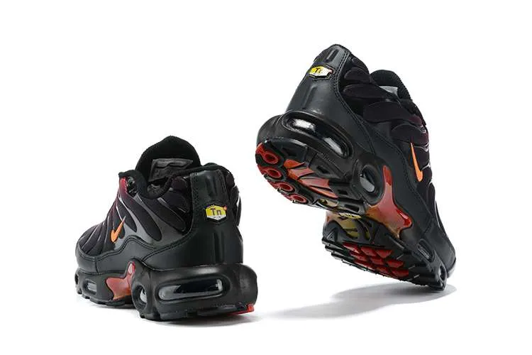 air-max-plus-tn-black-gradient-red-3.webp AIR MAX PLUS TN ‘BLACK GRADIENT RED’