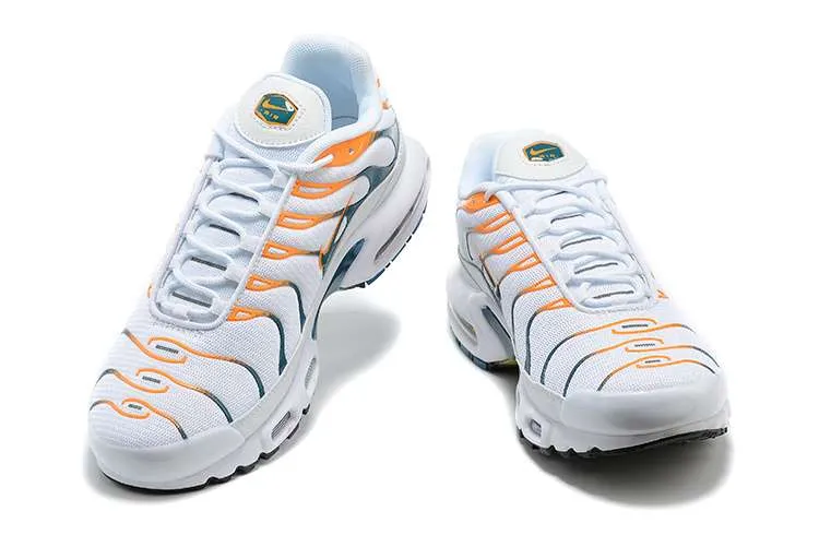 AIR MAX PLUS TN ‘HIKING CARABINE WHITE KUMQUAT MARINA’