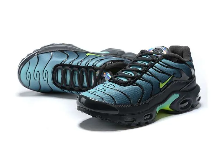 air-max-plus-tn-iridescent-2.webp AIR MAX PLUS TN ‘IRIDESCENT’