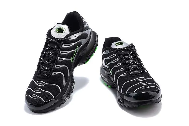air-max-plus-tn-metallic-strike-1.webp AIR MAX PLUS TN ‘METALLIC STRIKE’