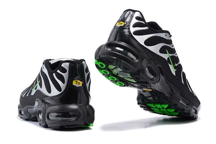 air-max-plus-tn-metallic-strike-2.webp AIR MAX PLUS TN ‘METALLIC STRIKE’