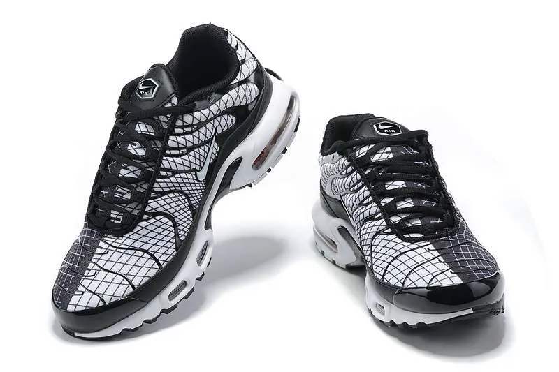 air-max-plus-tn-stripe-blue-black-2.webp AIR MAX PLUS TN ‘STRIPE BLUE BLACK’