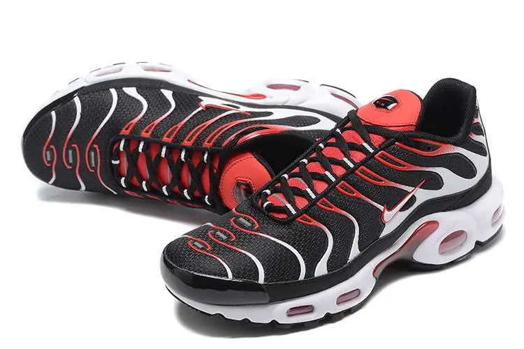 air-max-plus-tn-white-university-red-1.webp AIR MAX PLUS TN ‘WHITE UNIVERSITY RED’