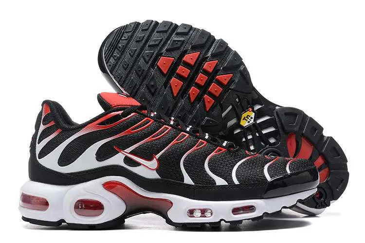 air-max-plus-tn-white-university-red-2.webp AIR MAX PLUS TN ‘WHITE UNIVERSITY RED’