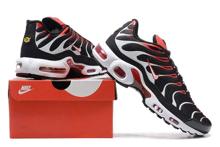air-max-plus-tn-white-university-red-3.webp AIR MAX PLUS TN ‘WHITE UNIVERSITY RED’