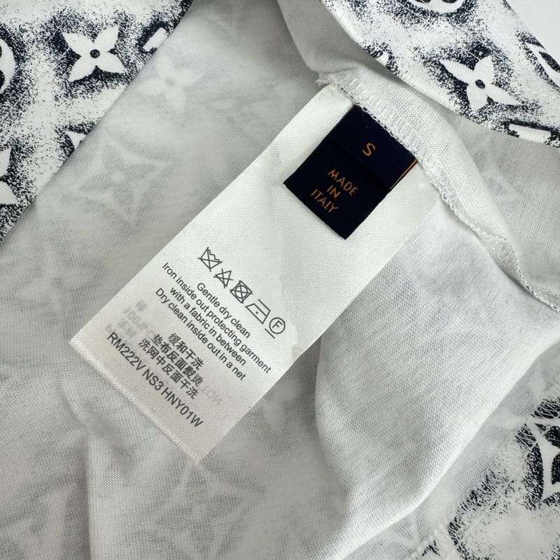 b477f774.jpg LV T-shirt Monogram White Deep Black