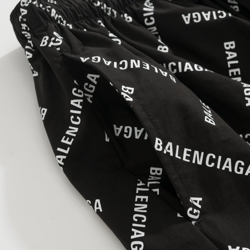BLNCG Shorts Allover Logo Print