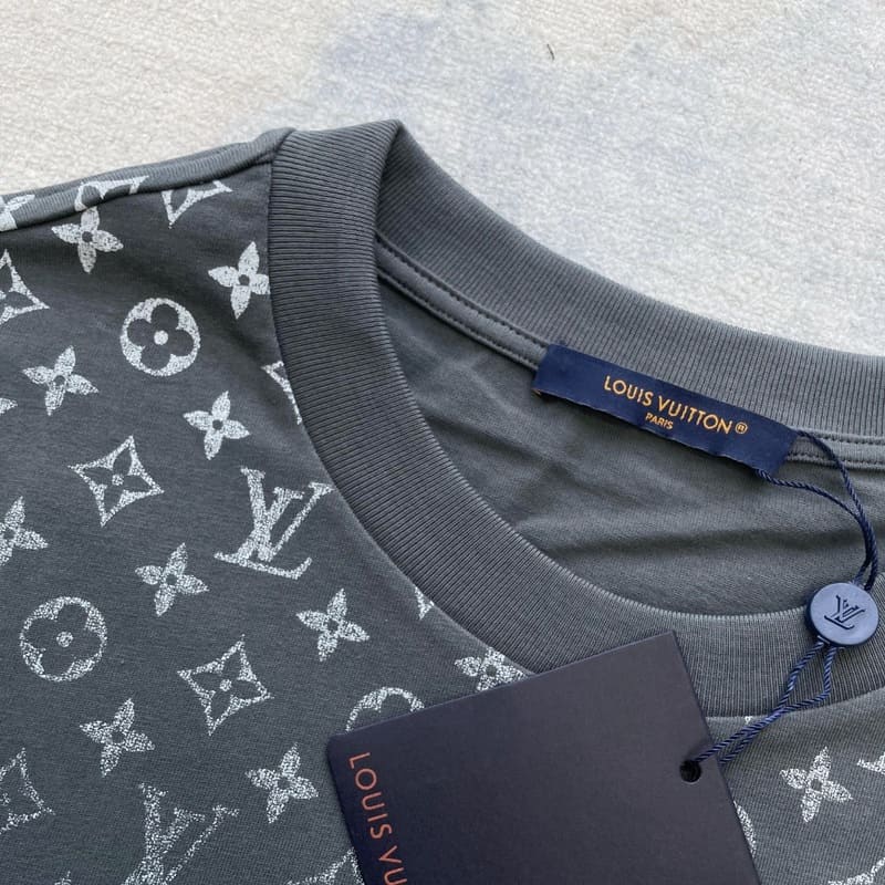 f9523d8f.jpg LV T-shirt Gradient Cotton Grey